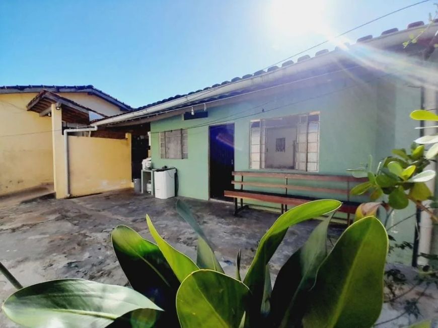 Casa de lote inteiro no bairro Jardim América em Itanhaém.