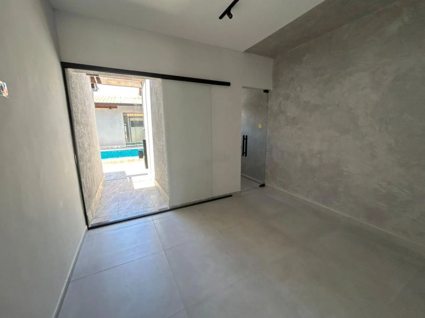 Casa nova com 3 quartos, piscina a venda na praia em Satélite - Itanhaém - SP