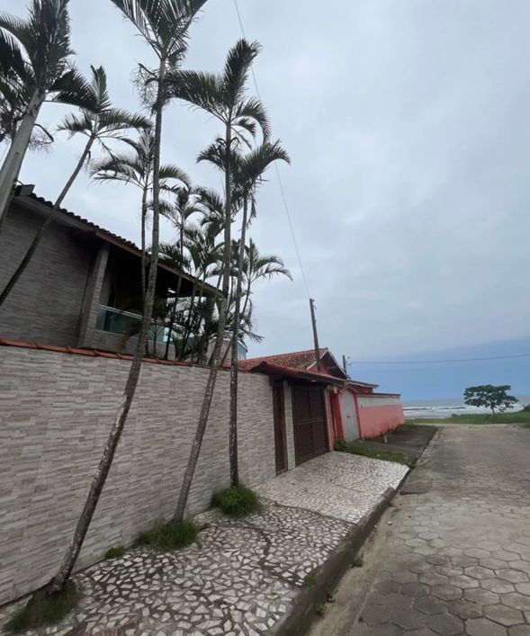 Sobrado ao pé da areia -Jardim Suarão - Itanhaém - SP