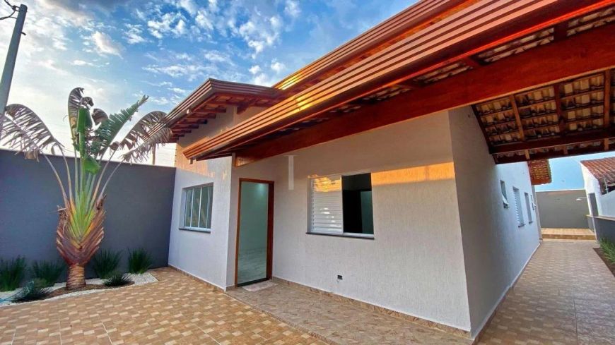 Casa para venda com 125 metros quadrados com 3 quartos em Balneário Gaivota - Itanhaém - SP