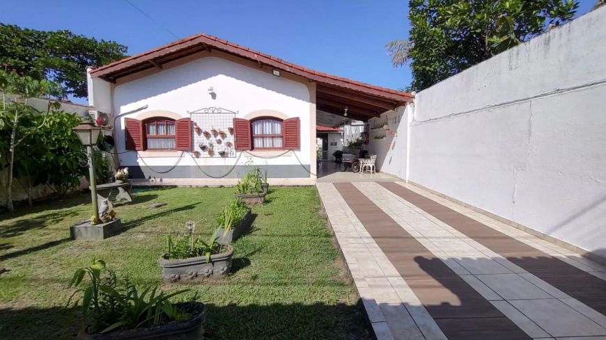 Casa lado praia, para venda possui 177 metros quadrados com 3 quartos em Belas Artes - Itanhaém - SP