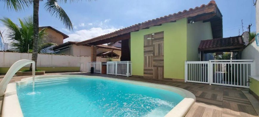 Casa com Piscina no Bairro Califórnia em Itanhaém - 1546