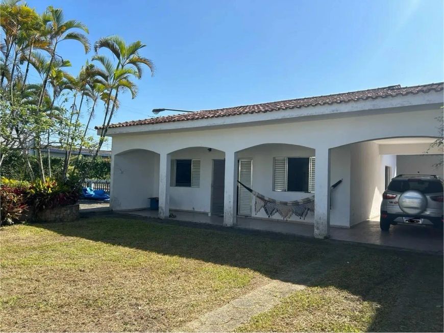 Venda de Casa em Itanhaém: Localização Privilegiada e Ambiente Aconchegante!