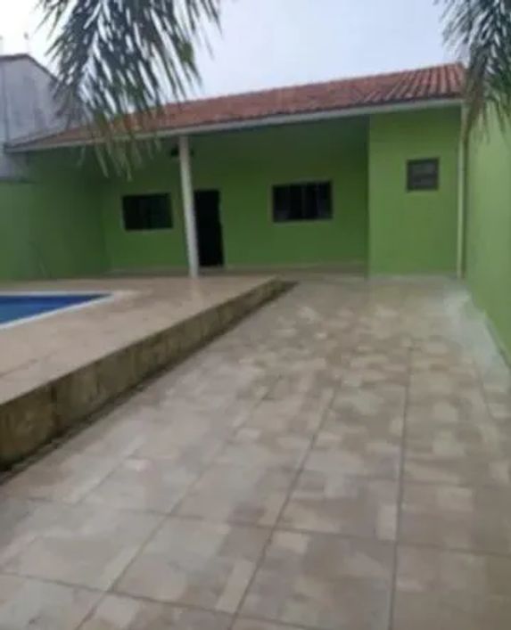 CASA COM PISCINA EM ITANHAÉM/SP LOCALIZADA NO BAIRRO CALIFÓRNIA