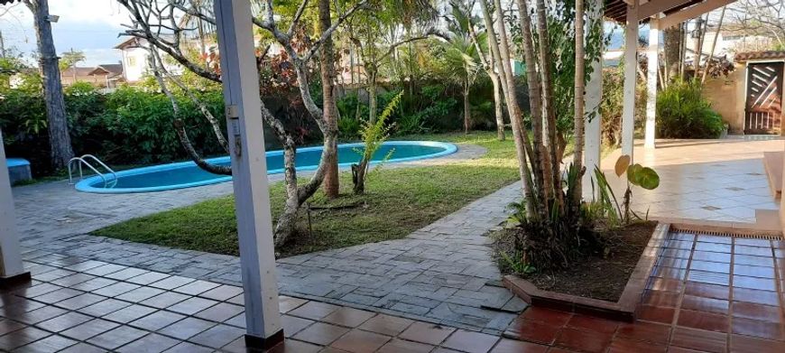 Linda Casa lado Praia com Piscina em Itanhaém