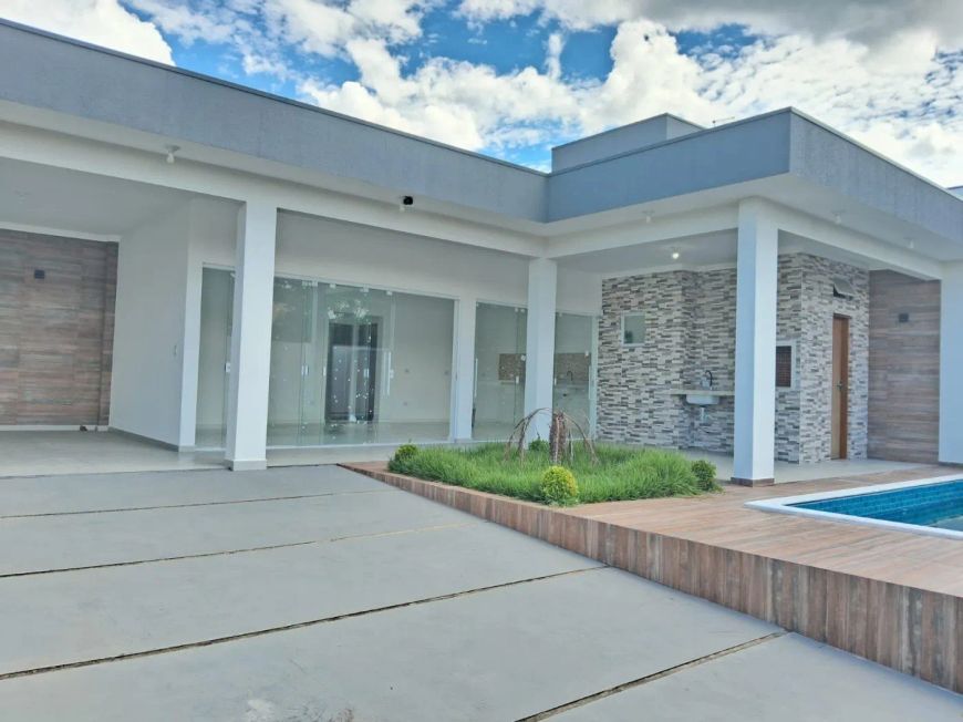CASA COM PISCINA EM ITANHAÉM-SP LOCALIZADA NO BAIRRO BOPIRANGA