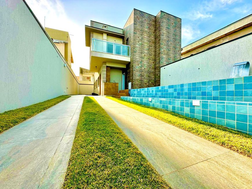 Casa para venda possui com 3 quartos em Jardim Regina - Itanhaém - SP