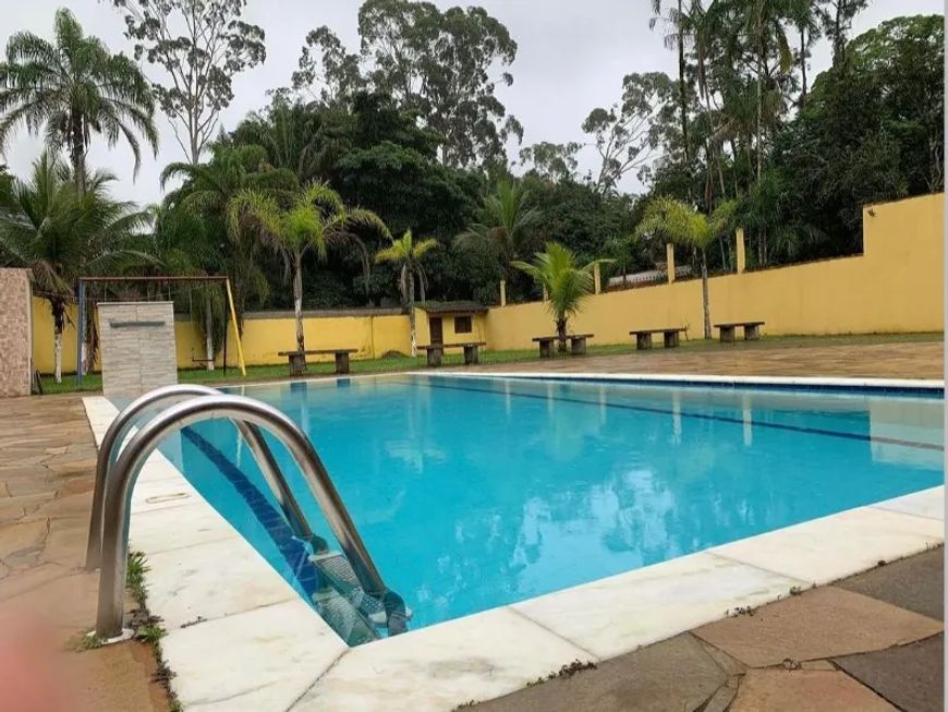 CHÁCARA COM PISCINA