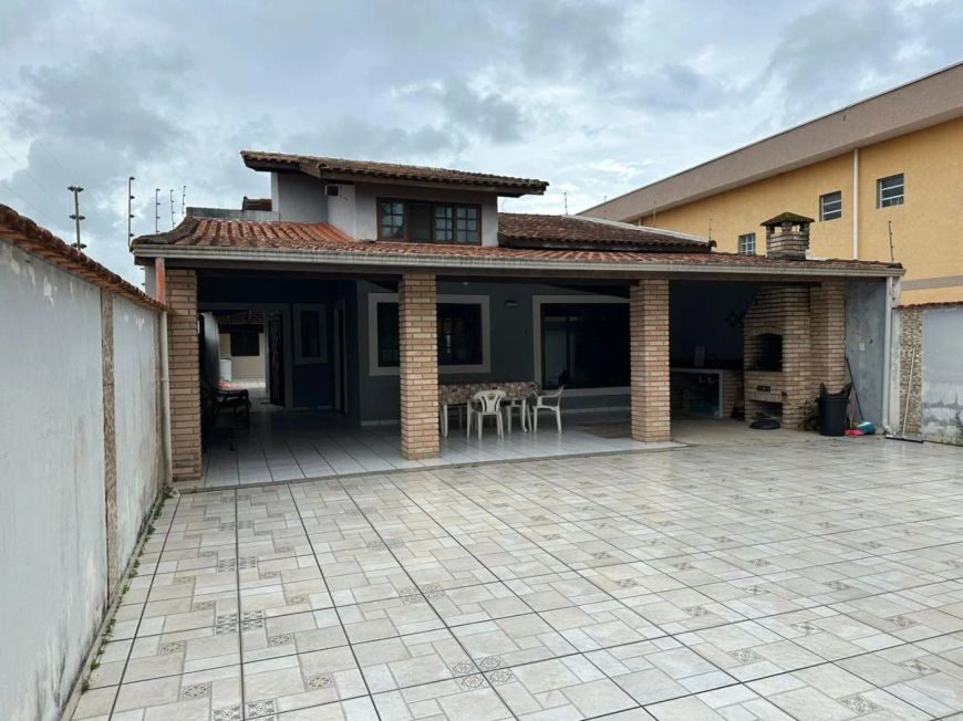 Casa para venda possui 141 metros quadrados com 2 quartos em Cibratel II - Itanhaém - SP