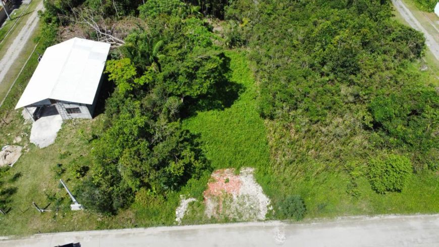 Terreno para venda tem 384 metros quadrados em Jardim Fênix - Itanhaém - SP