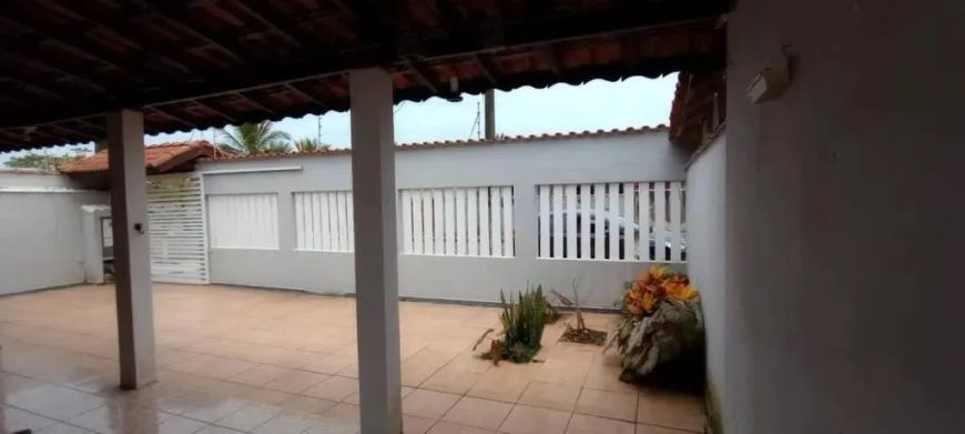 Casa para venda possui 135 metros quadrados com 2 quartos em Califórnia - Itanhaém - SP