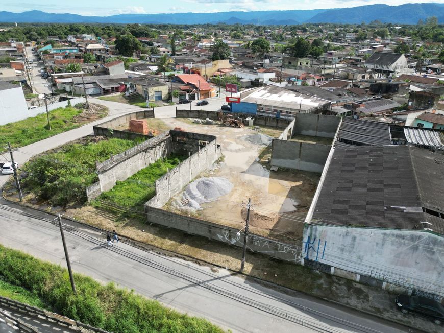 VENDE-SE TERRENO COM 600M² COM LIBERAÇÃO AMBIENTAL NO BAIRRO IEMAJÁ EM ITANHAEM