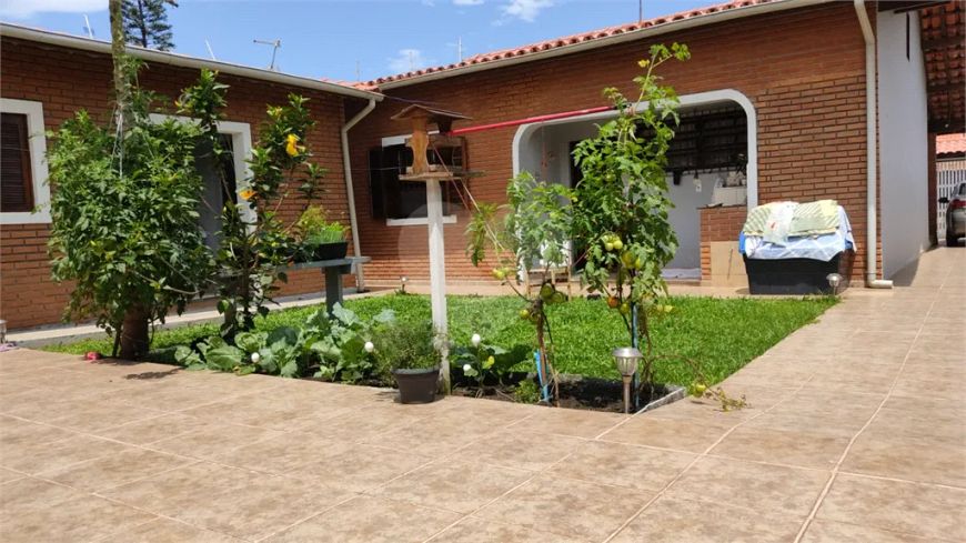 Casa térrea com 4 quartos à venda em Grandesp - SP
