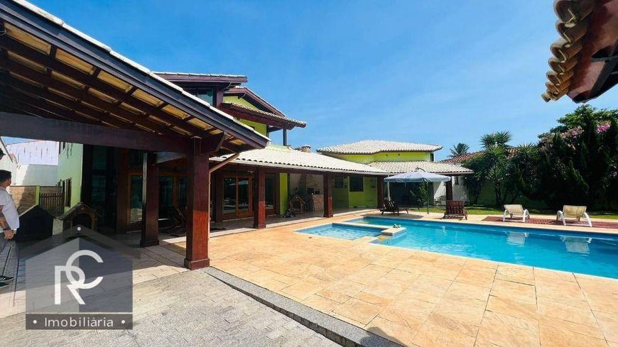 VENDO Sobrado de alto padrão em Itanhaém próximo a praia com 5 dormitórios, espaço gourmet e piscina