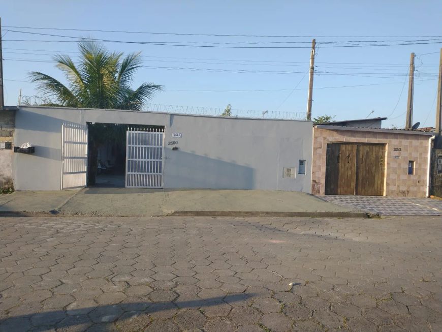 Imóvel para venda possui 250 metros quadrados em Jardim Magalhães - Itanhaém - SP