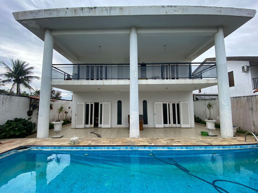 Casa para venda possui 377 metros quadrados com 6 quartos em Cibratel II - Itanhaém - SP
