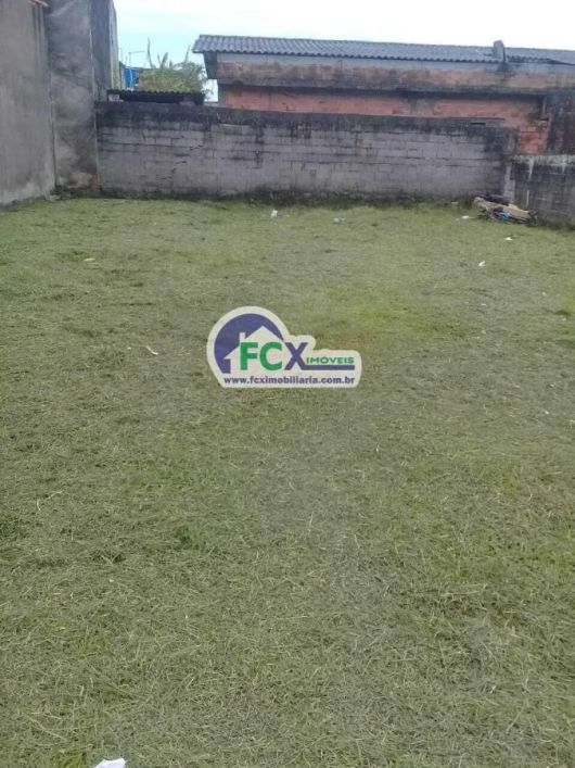 Terreno em Laranjeiras, Itanhaém: Grande Potencial para Construção ou Investimento!