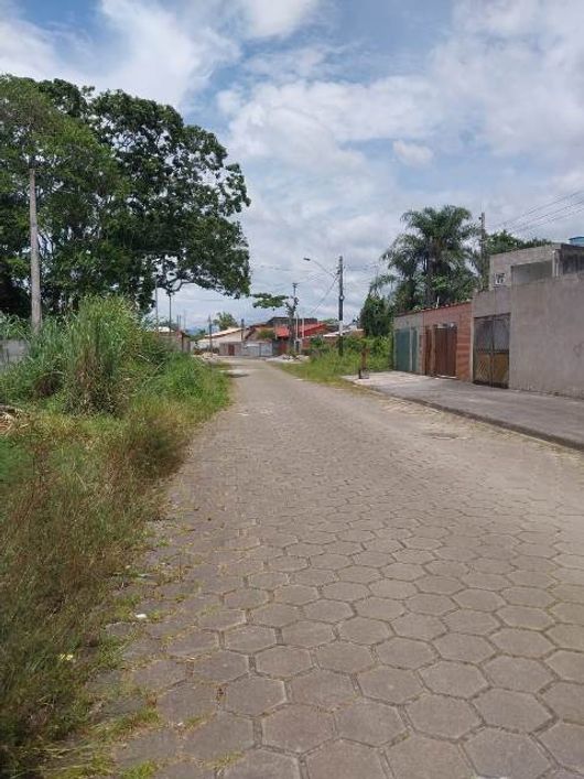 TERRENO LADO PRAIA Á 400 METROS DO MAR COM 551M² NO BAIRRO PALMEIRAS EM ITANHAEM