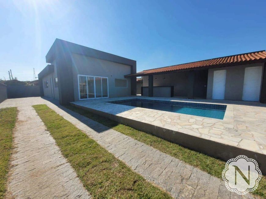 Casa alto padrão com Piscina.