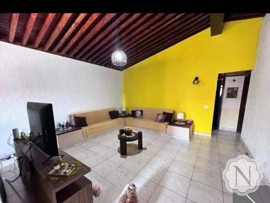 Casa à venda com 5 quartos no bairro Savoy