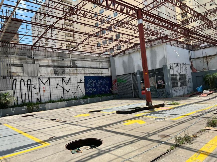 Terreno em Esquina Premium na Avenida Ibirapuera - Ideal para Investimento