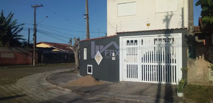 Sobrado para Venda em Itanhaém, Tupy, 2 dormitórios, 1 banheiro, 2 vagas