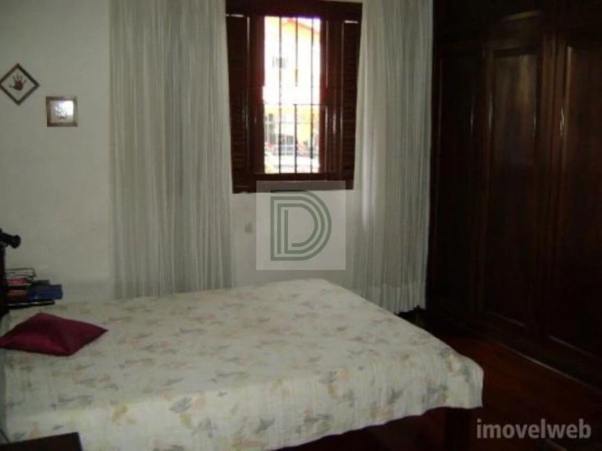 Excelente casa térrea assobradada.