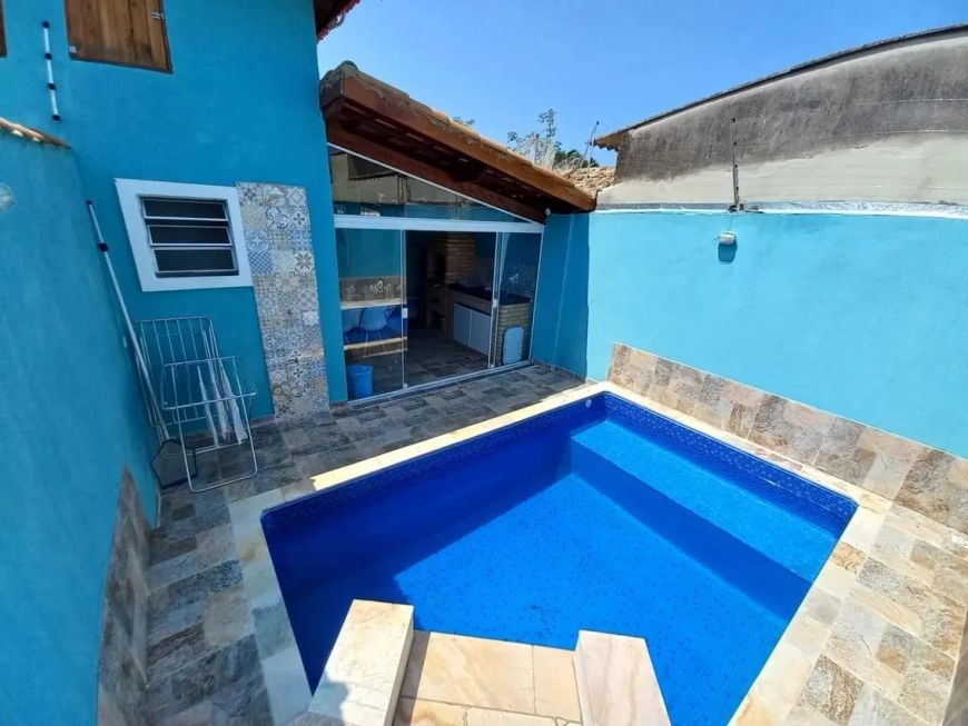 Casa para vender com dois dormitórios na praia