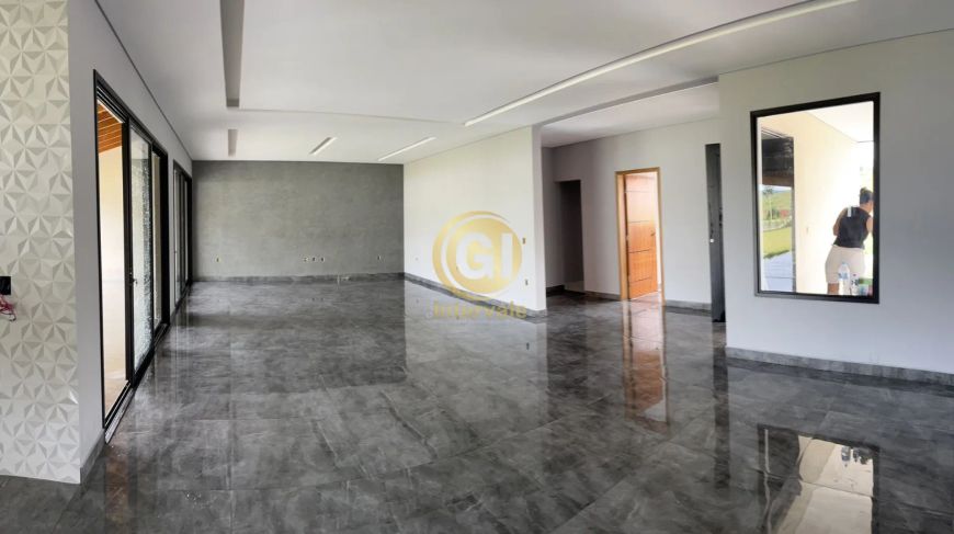 localizada no exclusivo Condomínio Terras de Santa Mariana.