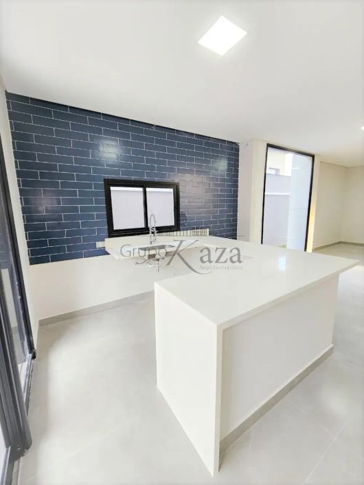 Casa em Condomínio - Caçapava - Condomínio Reserva do Vale - 3 Dormitórios - 150m².