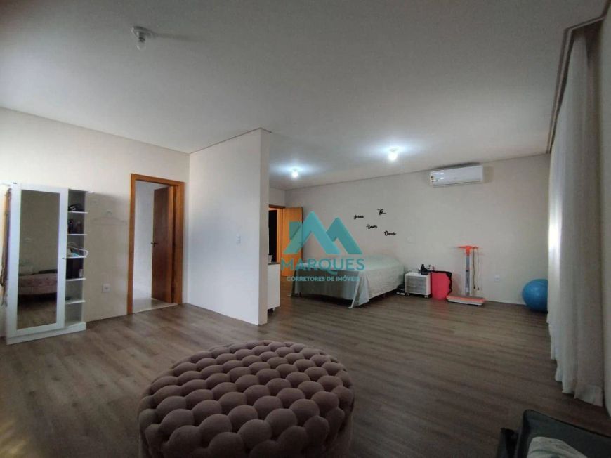 Maravilhoso sobrado com acabamento sofisticado, moderno e aconchegante, ideal para sua família