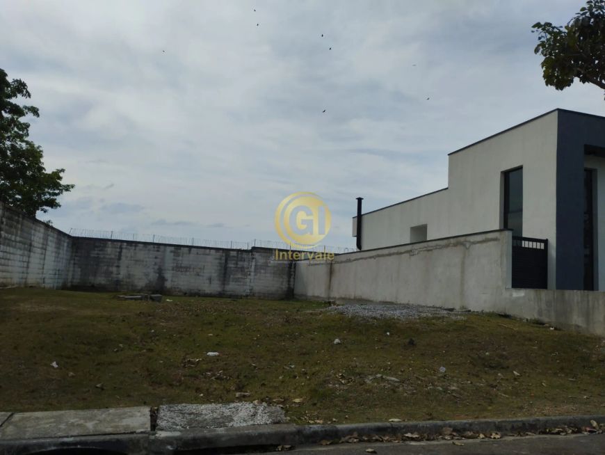 TERRENO DE 300 M² EM CONDOMINIO FECHADO TERRAS DO VALE CAÇAPAVA-SP