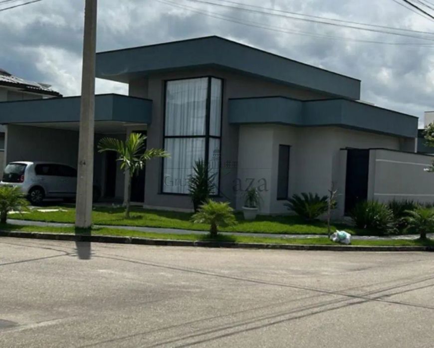 Casa em Condomínio - Caçapava - Condomínio Terras do Vale - 3 Dormitórios - 170m² - Analisa Permuta.