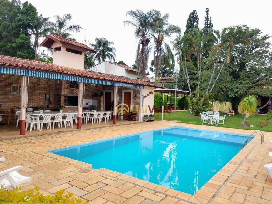 Chácara com 3 casas no espaço, com lazer completo, muito bem localizada à venda, 6147 m² por R$ 2.20