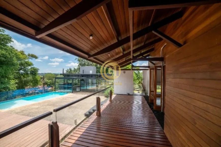 Chácara Alto Padrão, com piscina, jacuzzi, área gourmet localizada no bairro Santa Rita em Caçapava