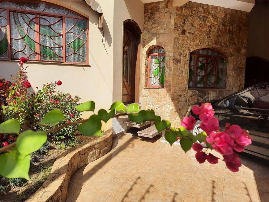 Sobrado com 3 dormitórios à venda, 244 m² por R$ 890.000,00 - Vila Antônio Augusto Luiz - Caçapava/S