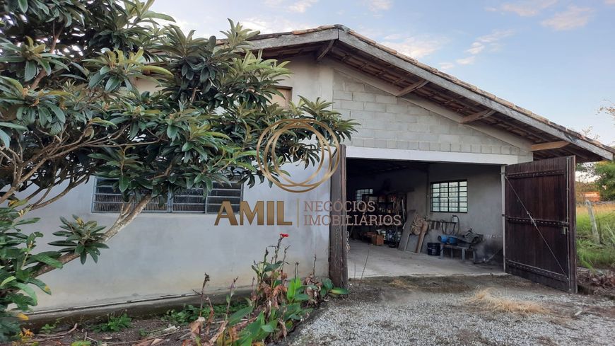 Casa / 04 dormitórios / Marambaia/ 20.800 m² de terreno / São José dos Campos