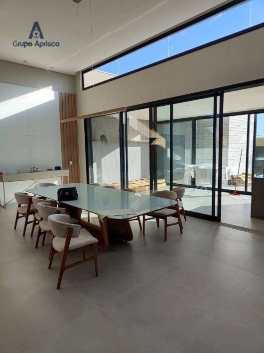 Casa térrea com 4 suítes, lareira e piscina, no condomínio ecopark bourbon em caçapava/SP