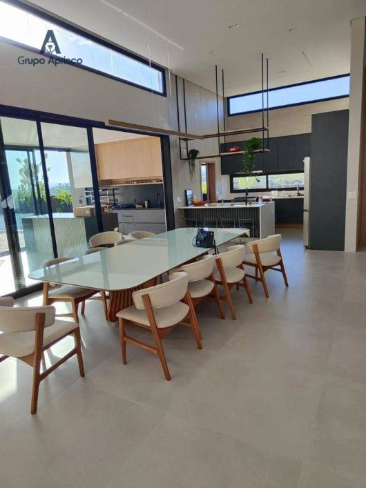 Casa térrea com 4 suítes, lareira e piscina, no condomínio ecopark bourbon em caçapava/SP