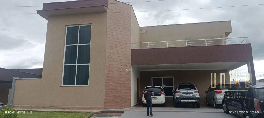 Casa em Condomínio com 4 Dormitórios
