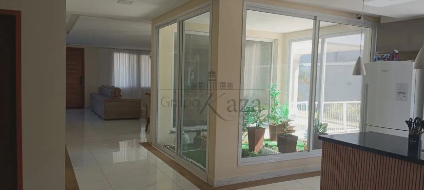 Casa em Condomínio - Caçapava - Condomínio Terras de Santa Mariana - 5 Dormitórios - 1100m²