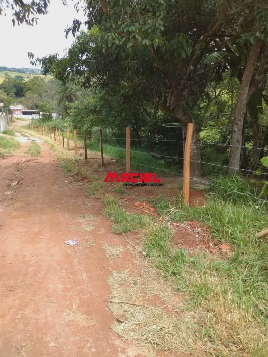Rural/Fazenda, Sítio e Chácara - Residencial - No bairro Guamirim - Cacapava - SP EST. Roberto Januz