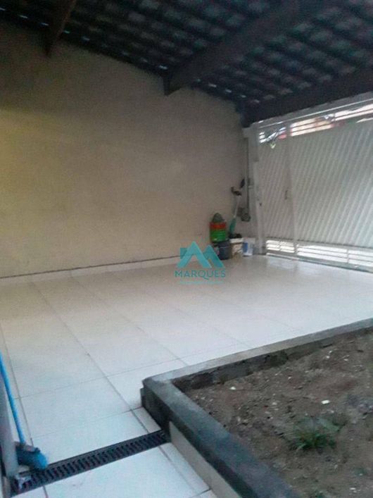 Excelente casa de terreno inteiro no Esperança