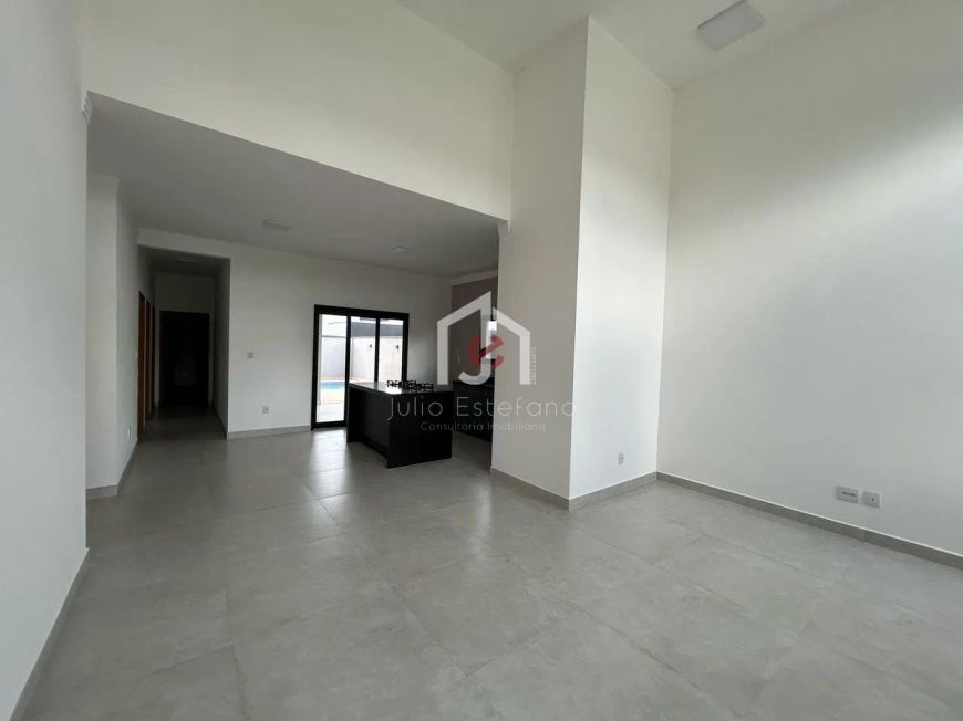 Casa com 3 dormitórios sendo 1 suíte master com closet no condomínio Terras do Vale em Caçapava.