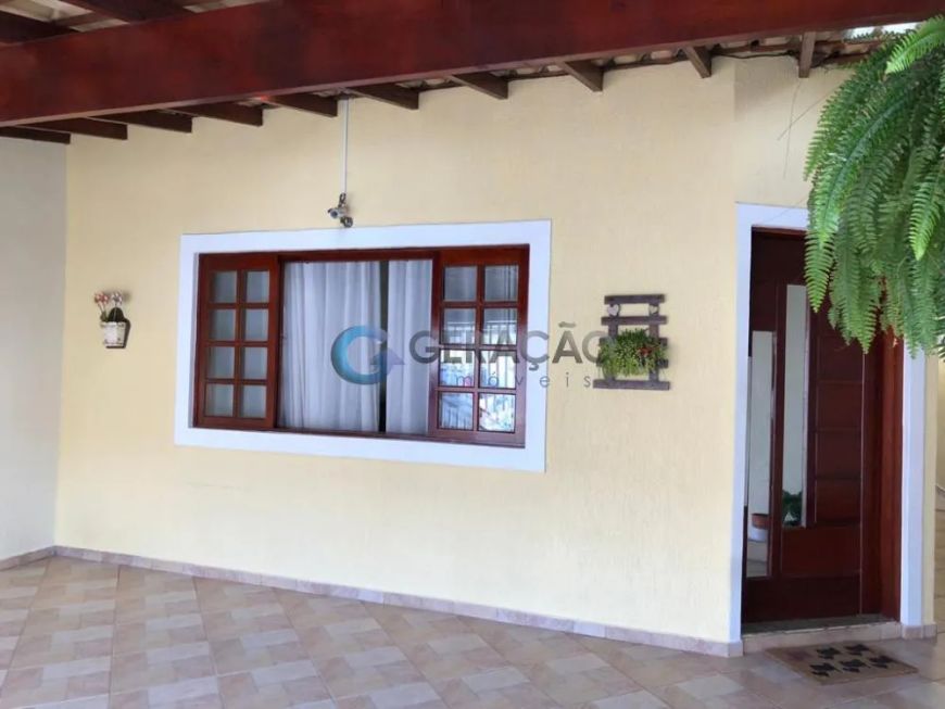 Sobrado de 03 Dorm. - 210,64m² de área construída em Caçapava