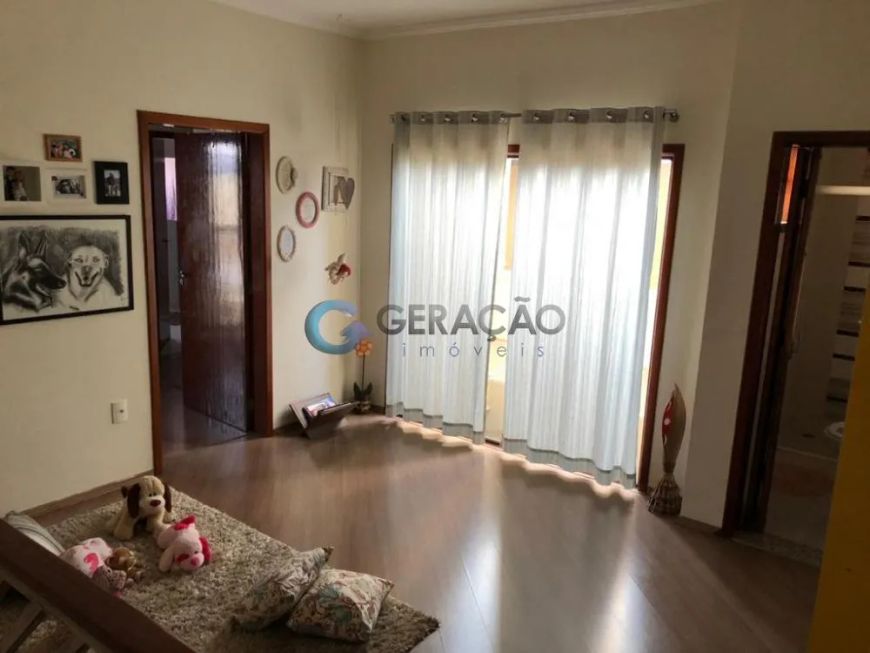 Sobrado de 03 Dorm. - 210,64m² de área construída em Caçapava