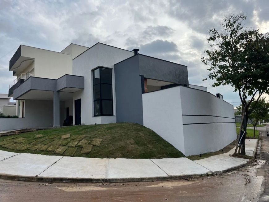 Casa Térrea no Condomínio Terras do Vale - 3 Suítes, Piscina e Área Gourmet - Caçapava