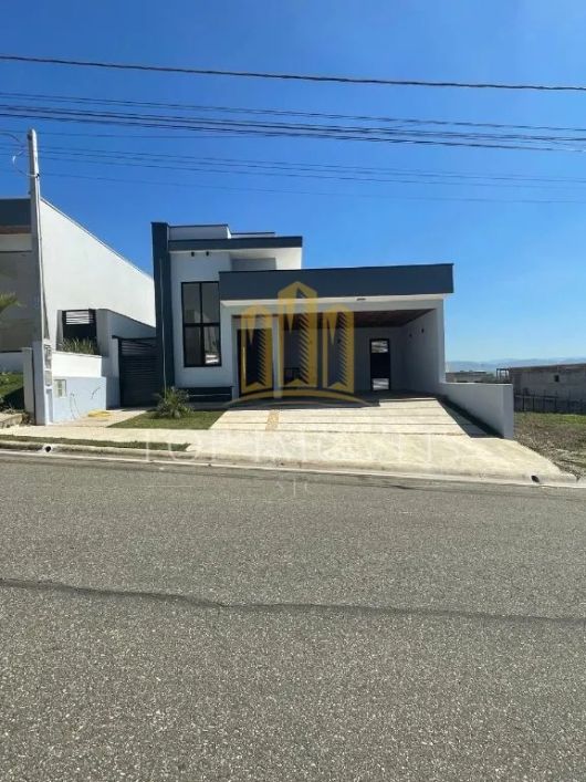 Casa Térrea em Condomínio Clube de Alto Padrão em Caçapava