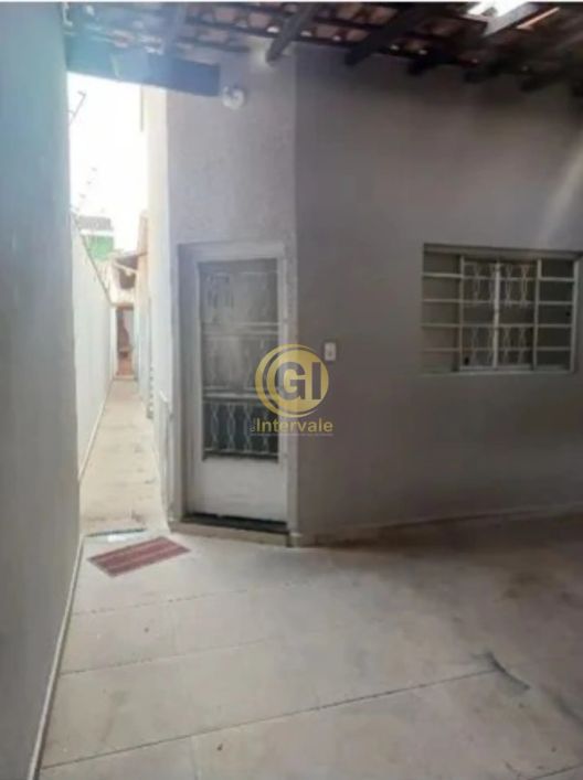Casa para venda em Caçapava-SP, no bairro Village das Flores, 3 quartos, 2 banheiros, 1 vaga de gara