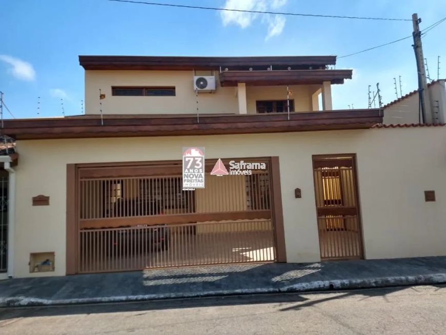 Sobrado para venda tem 283 metros quadrados com 3 quartos em Vila Naly - Caçapava - SP